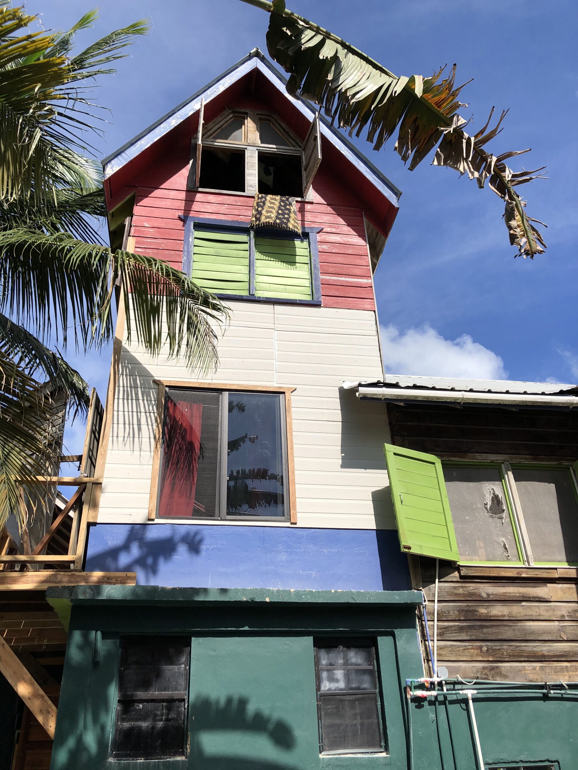 bellas backpackers caye caulker