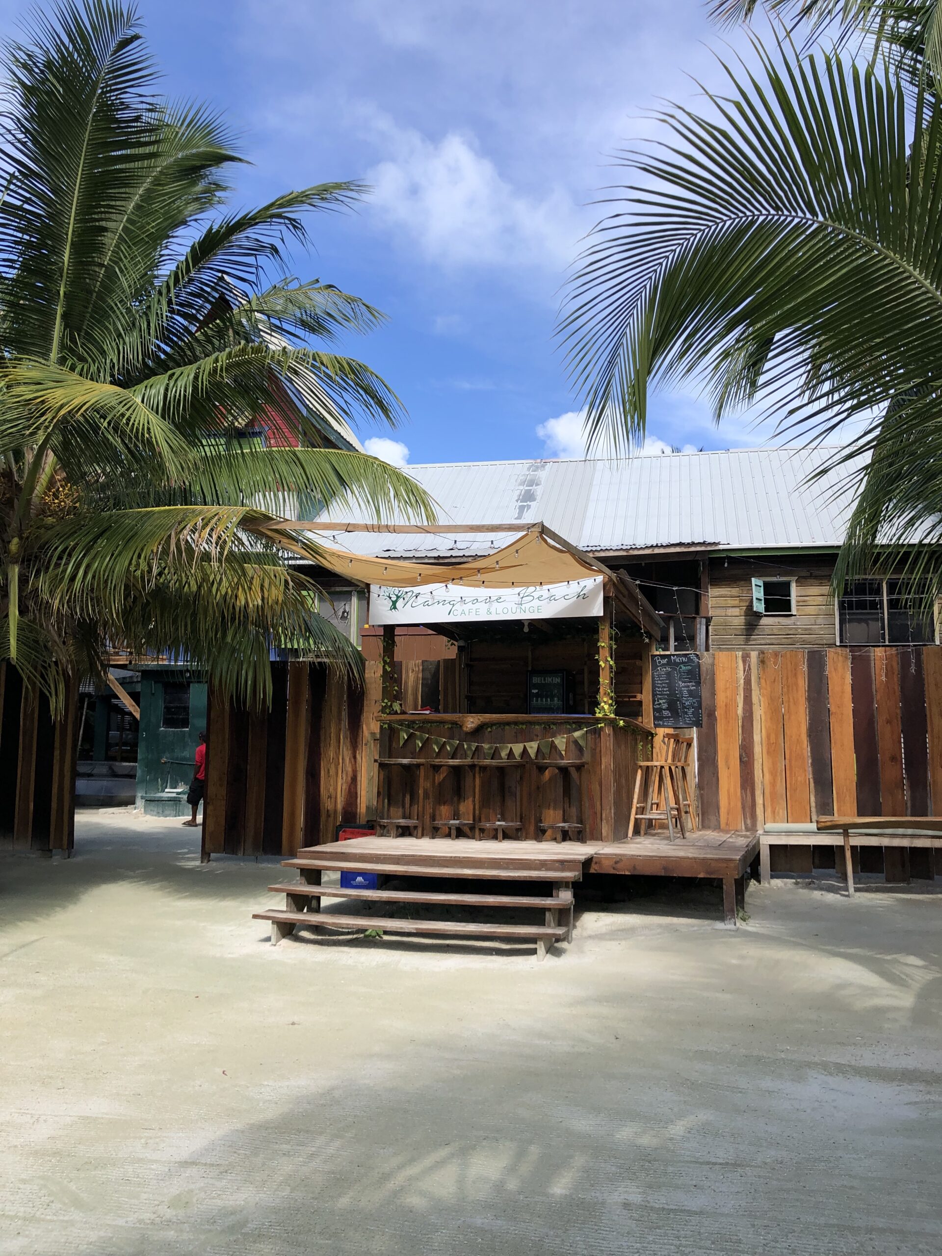 bellas backpackers caye caulker